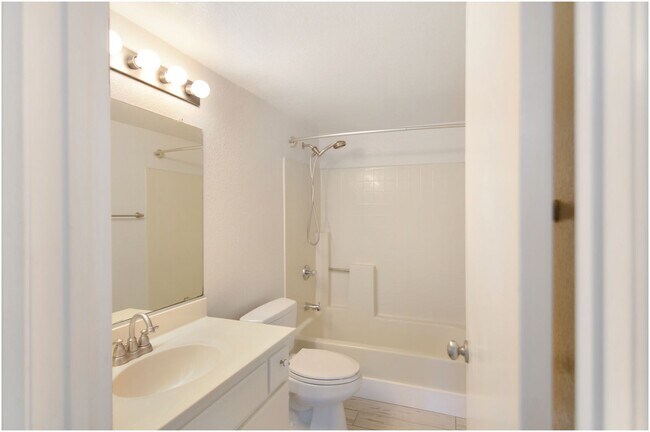 Building Photo - 2 Bedroom Dana Point Condo!