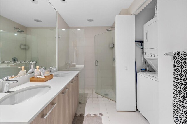 Building Photo - 501 NE 31st St