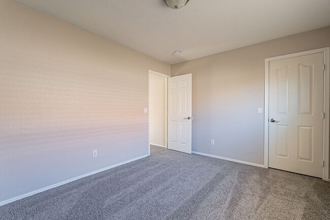 Building Photo - Home in Chandler for rent