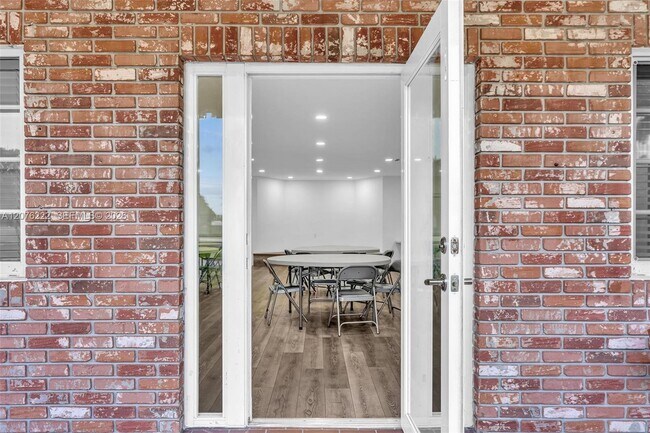 Building Photo - 101 SW 75th Ave