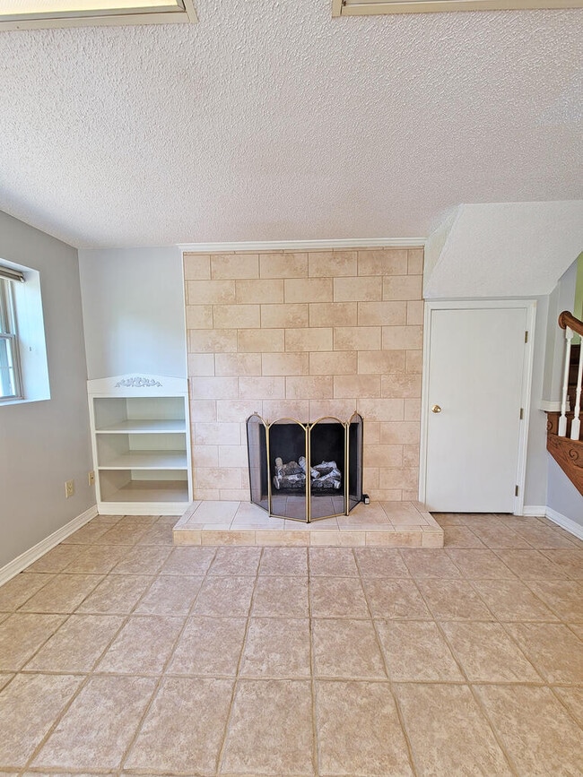 Building Photo - 133 Glenrochie Dr