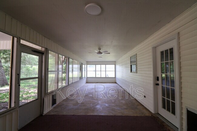 Building Photo - 9001 Thompson Dr