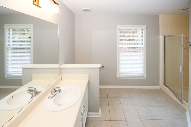 Building Photo - Secluded Community Near The Perimeter Mall