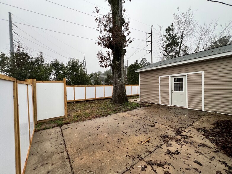 Building Photo - 801 S Houston Lake Rd