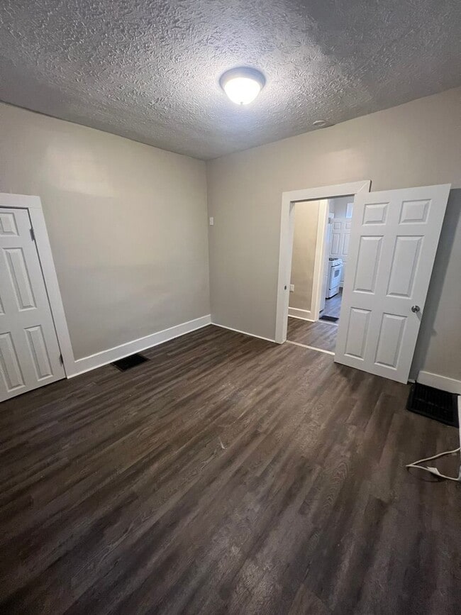 Building Photo - FOR RENT | 2 Bed | 1 Bath