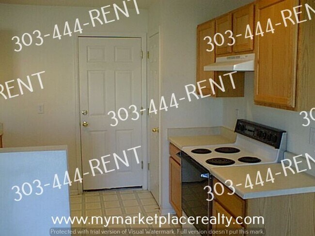 Building Photo - Spacious Two Story Home