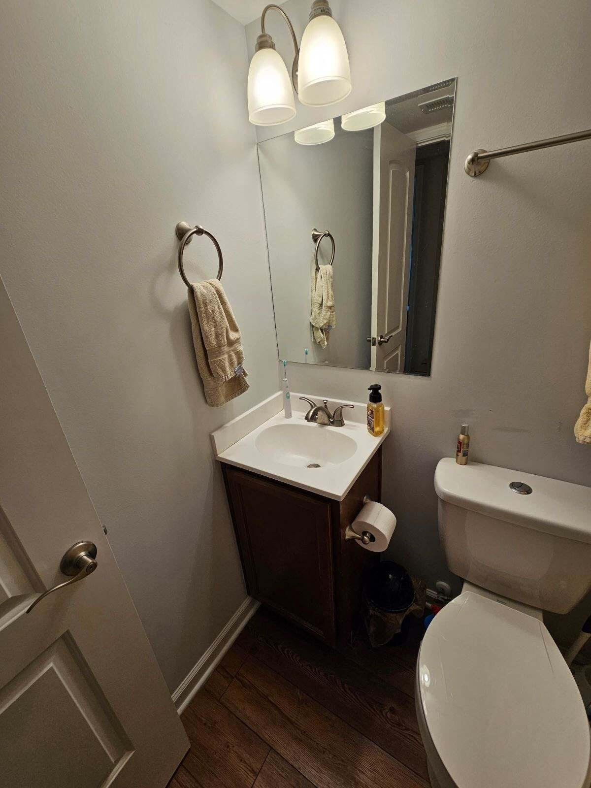 Building Photo - 1211 Villa Ln