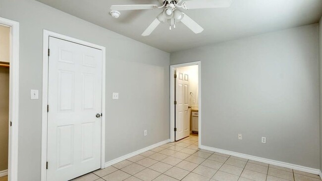 Building Photo - 107 Castleberry Ct