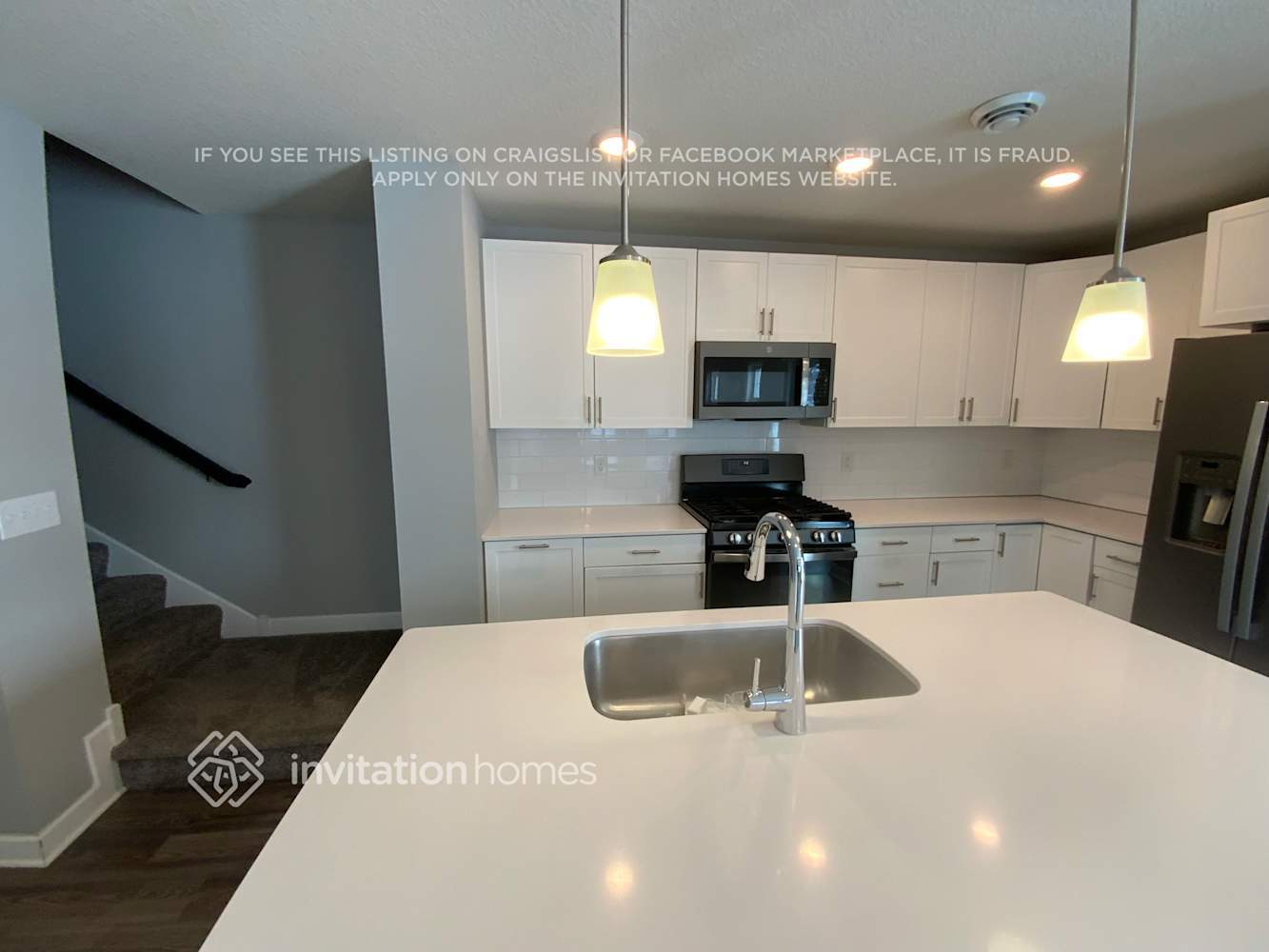 Building Photo - 10900 Everest Pl N