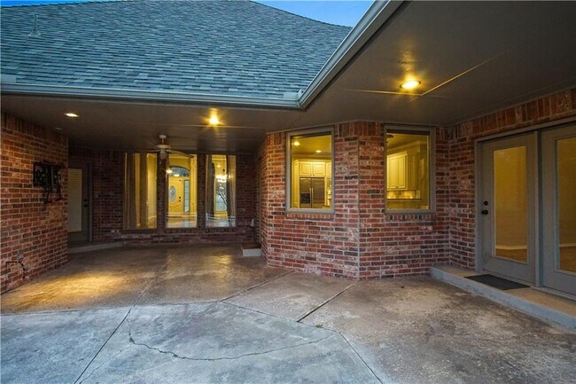 Building Photo - 9417 Forest Dale Dr