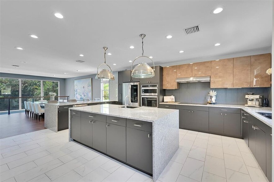 Building Photo - 640 NE 17th Way