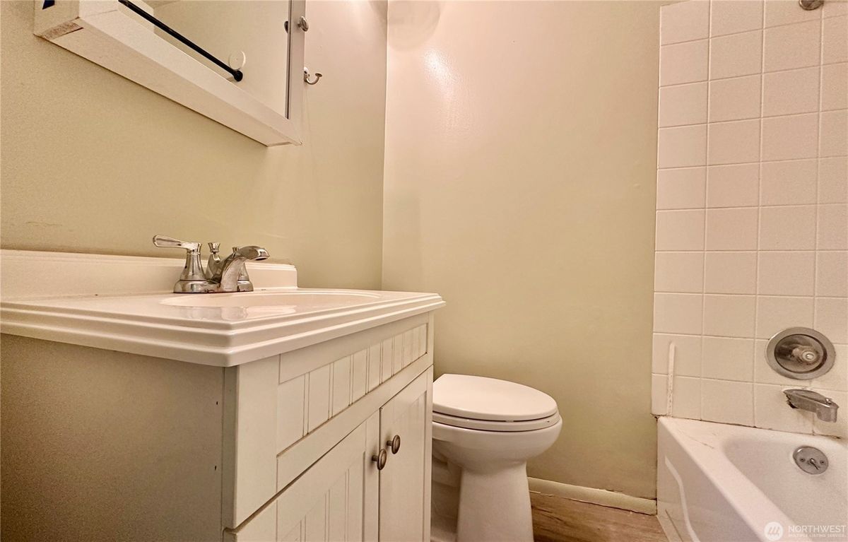 Building Photo - 112 Wells Ave S