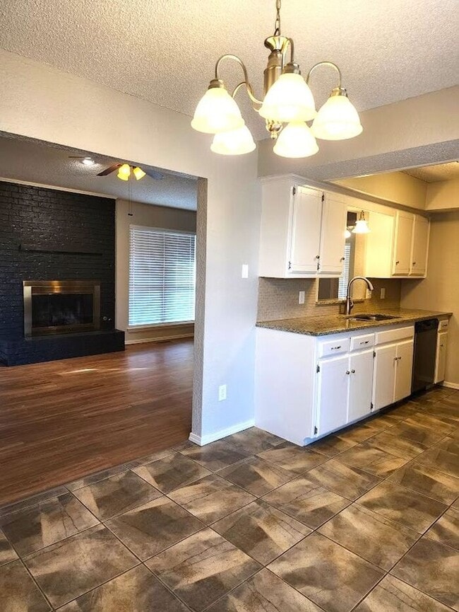 Building Photo - 3 Bed 2 Bath Home-Choctaw Trails Sec I Addition