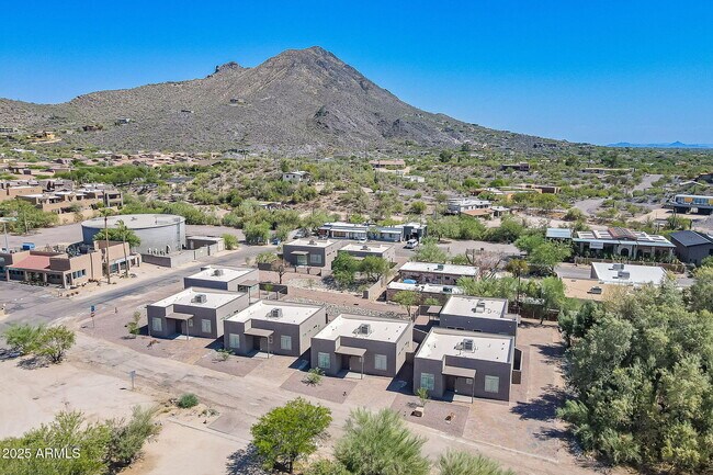 Building Photo - 6041 E Valley Way