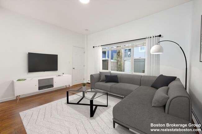 Building Photo - 267 Bolton St