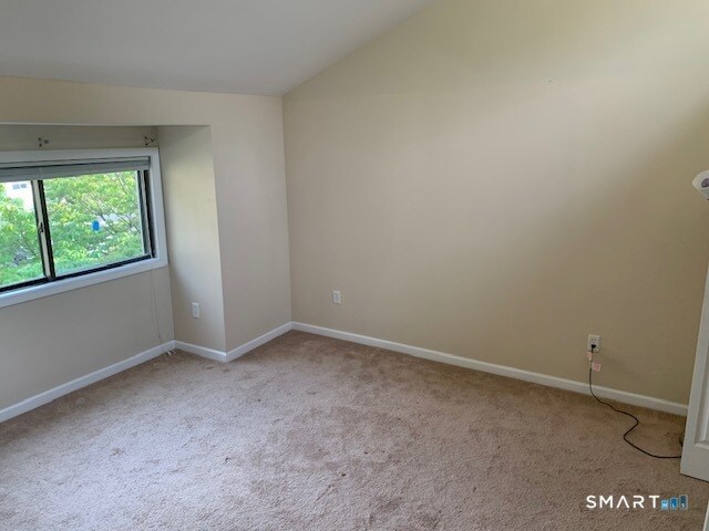 Building Photo - 18 Greenbriar Dr