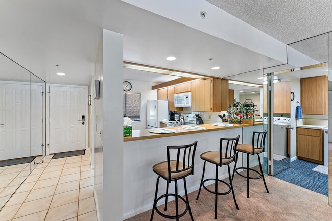 Building Photo - 1001 Seafarer Cir