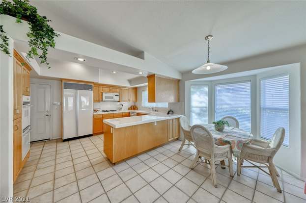 Building Photo - 2229 Fiero Dr