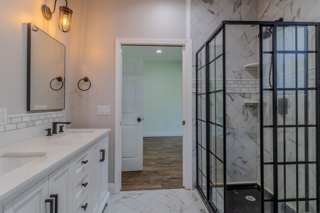 Building Photo - Contemporary Comfort and Versatility in a ...