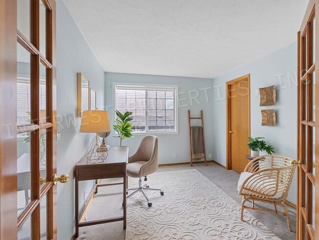 Building Photo - 4+ Bedroom Tigard Home With a Beautiful Vi...