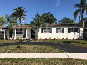 Building Photo - 221 N 65th Way