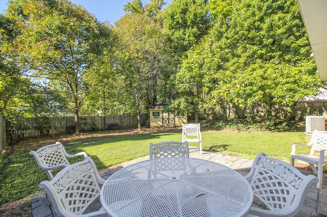 Building Photo - FENCED IN YARD!!!  Beautiful 4/3 UPDATED SF Home in Gaithersburg