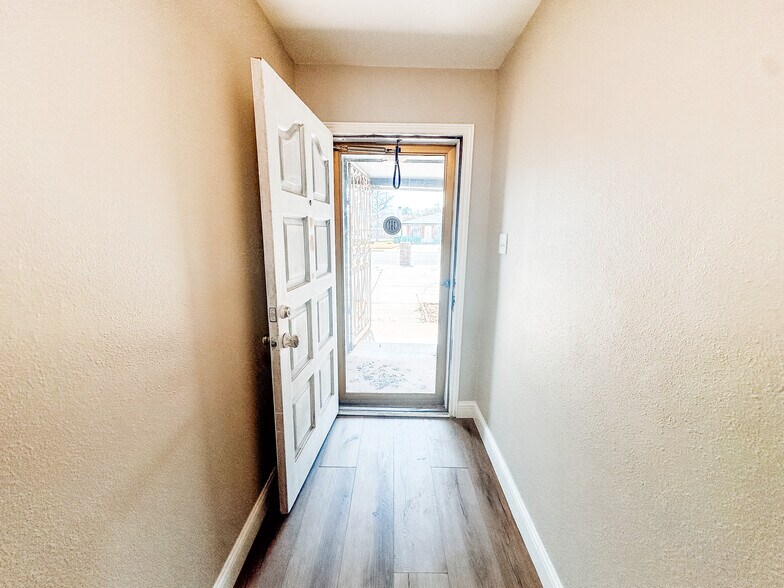 Building Photo - 5712 73rd St