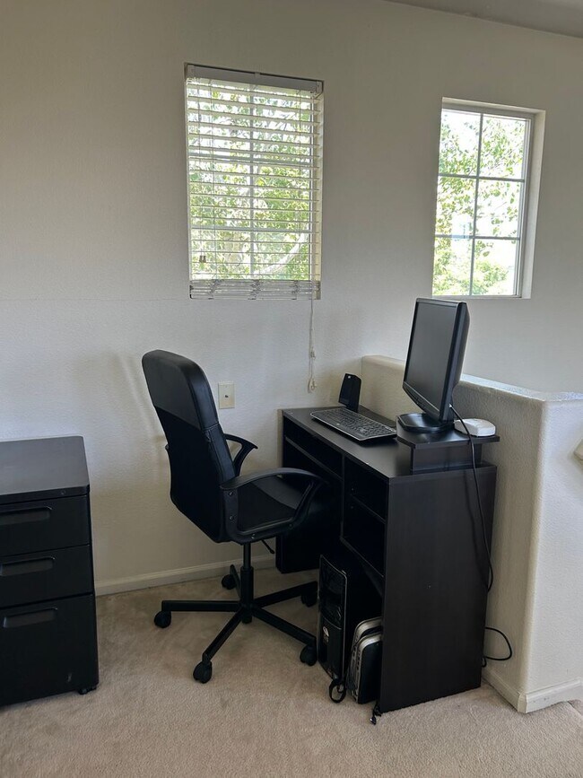 Building Photo - Welcome to your new home!  3 beds, 2.5 bat...