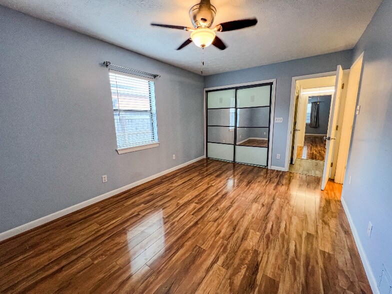 Building Photo - 359 Mercedes Ave