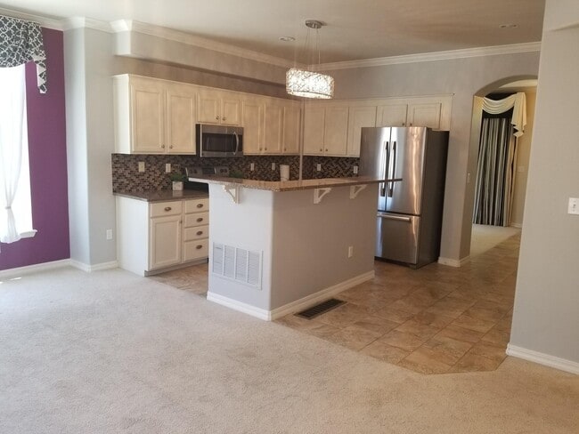 Building Photo - 5555 E Briarwood Ave