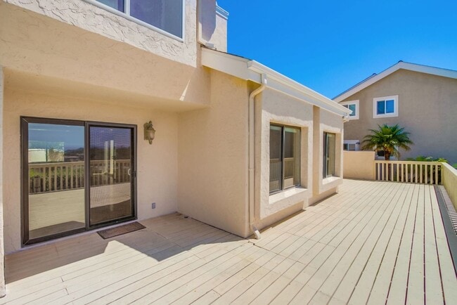 Building Photo - Fantastic ocean views in this spectacular ...