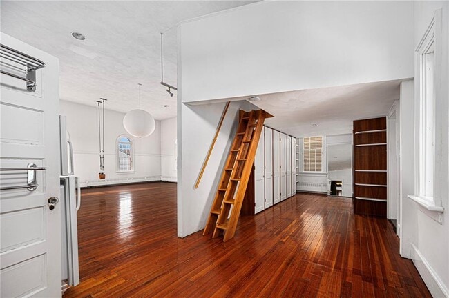 Building Photo - 4 Pallas St