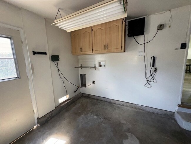 Building Photo - 6911 Laurelhurst Dr