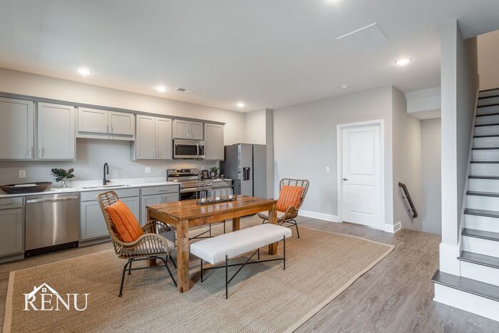 Building Photo - 2375 E 18th St