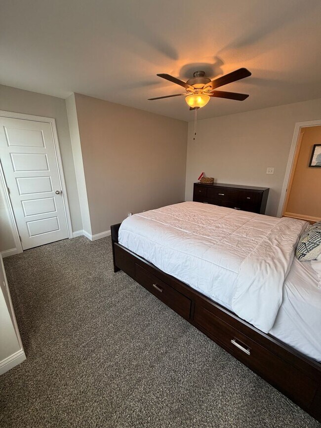 Building Photo - 3 Bedroom 2 1/2 Bath Home For Rent Near Post!