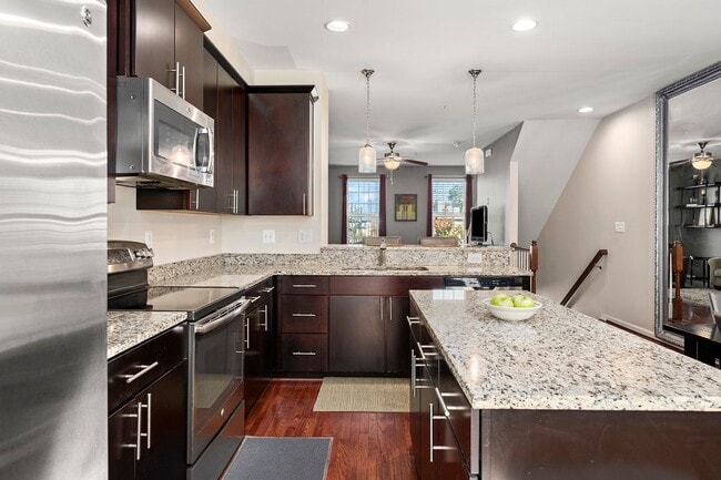 Building Photo - Luxury 3-Bed, 4-Bath Townhouse with Modern...