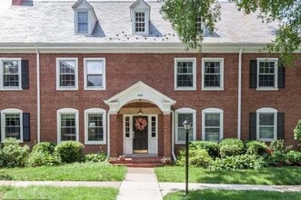 Building Photo - Spacious Bright Condo in Fairlington