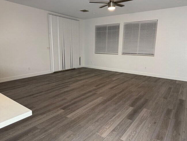 Building Photo - 42502 W Somerset Dr