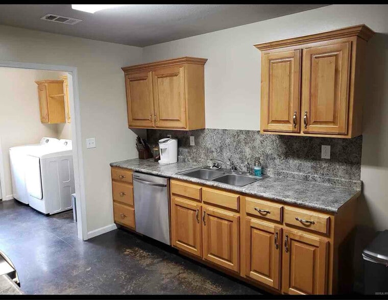 Building Photo - 317 Patterson St