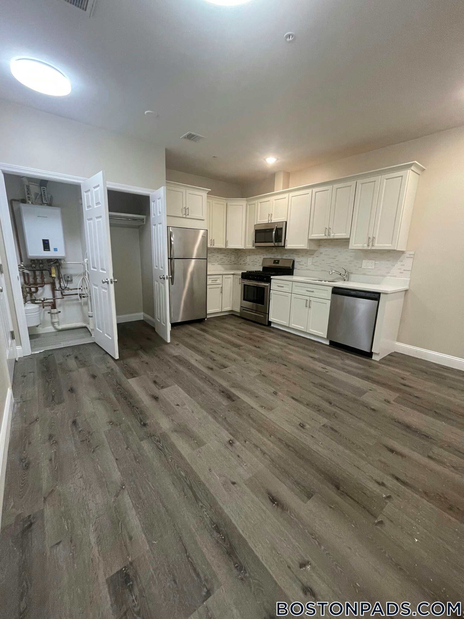 Building Photo - 191 N Common St