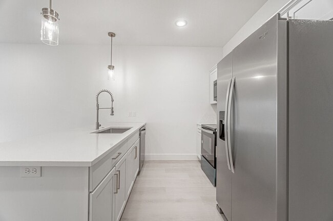 Building Photo - Welcome to the modern Townhomes in Bentonville