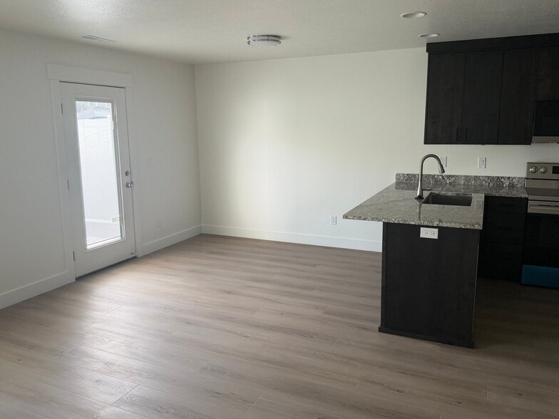 Building Photo - 2070 N 325 E