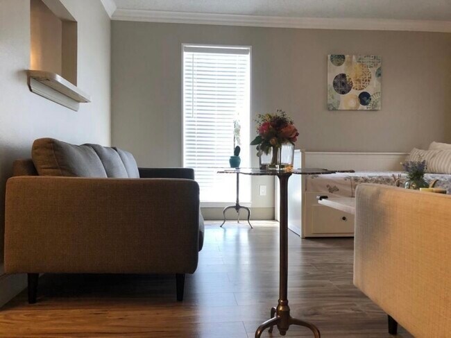 Building Photo - 6402 Del Monte Dr