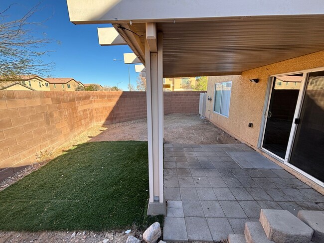 Building Photo - Beautiful 4Bed/2.5 Bath/2Car 2 Story Home nestled in this beautiful Southwest Community near Rhod...