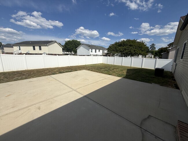Building Photo - 801 Sunview Dr NW