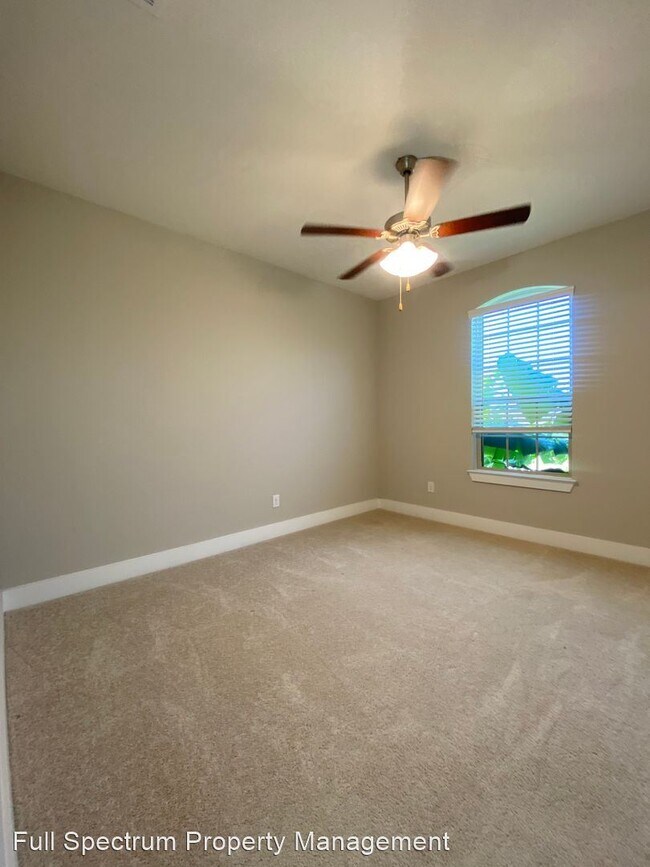 Building Photo - 5 br, 3.5 bath House - 120 Leann Way