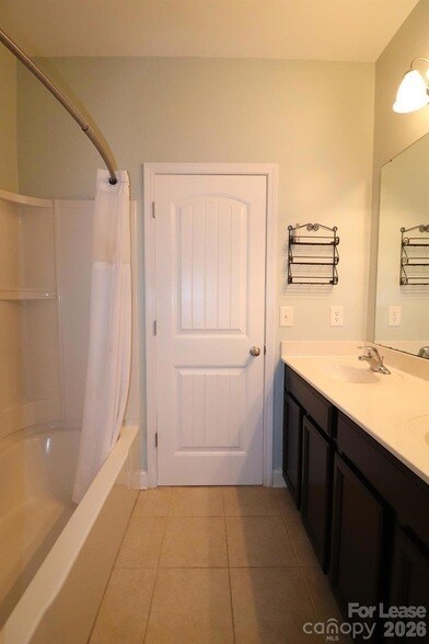 Building Photo - 2090 Shady Pond Dr