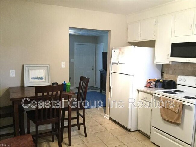 Building Photo - 116 S Corwood Ave