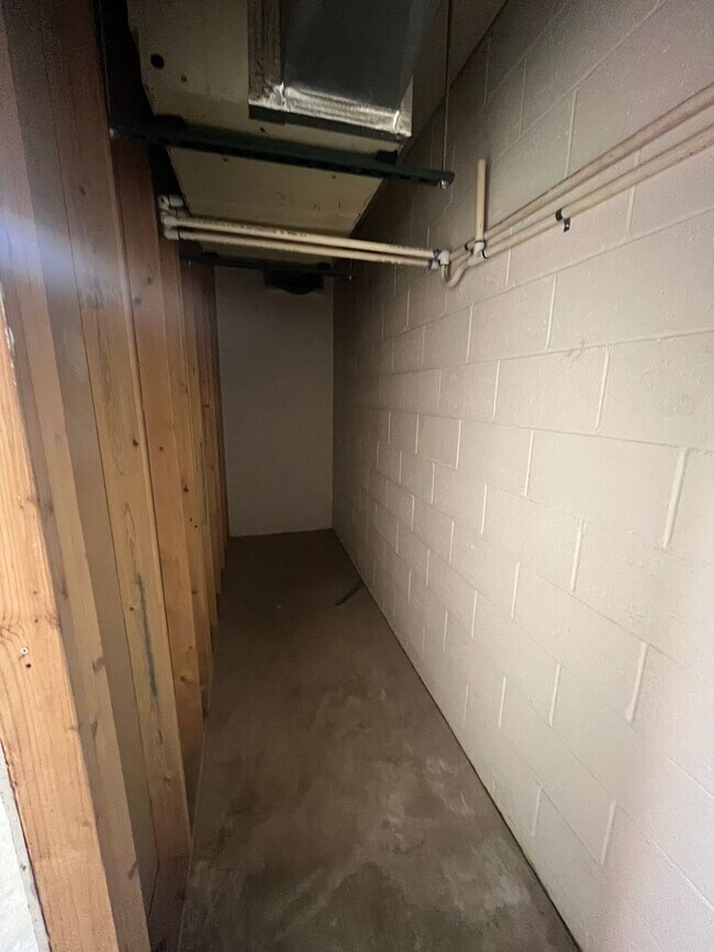 Building Photo - 3 Bed, 2 Bath in Gated Community with Lake...
