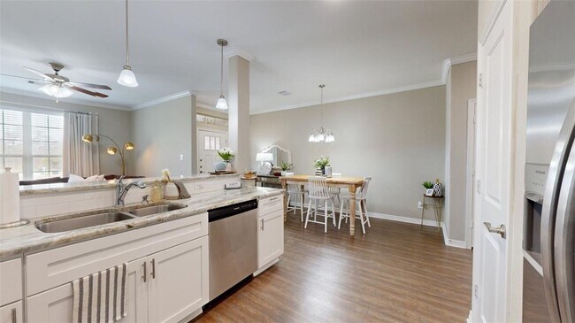 Building Photo - 2155 Big River St